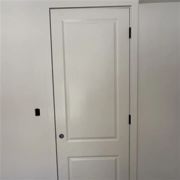 White Wooden Doors -asennustapaustutkimus jaettu sen jälkeen, kun asiakas vas...